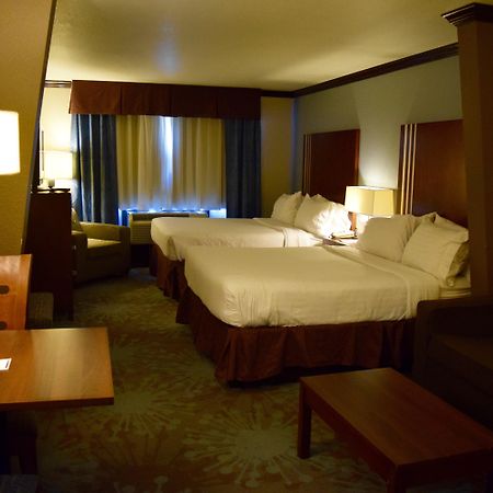 Holiday Inn Express & Suites San Antonio Nw Near Seaworld By Ihg Extérieur photo