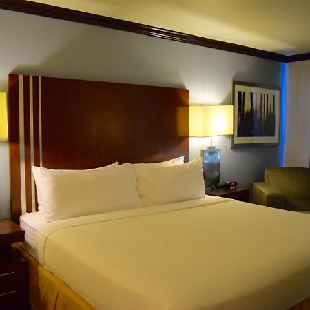 Holiday Inn Express & Suites San Antonio Nw Near Seaworld By Ihg Extérieur photo